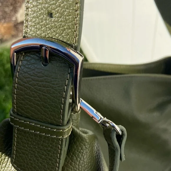 Pelletteria Veneta leather olive 2-way crossbody/shoulder bag w silver hardware - Picture 5 of 6